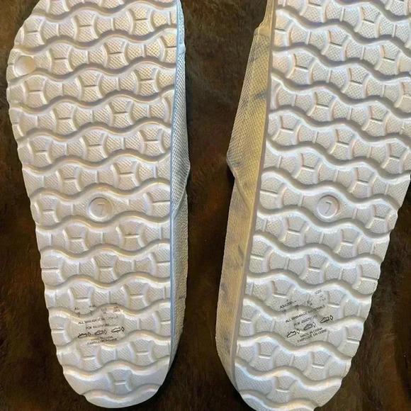 Womens Billabong Slides NWT size 7 - Picture 3 of 3